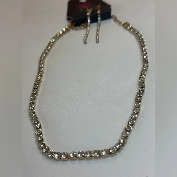 Elegant Gold Rhinestone Choker - Picture 3 of 5